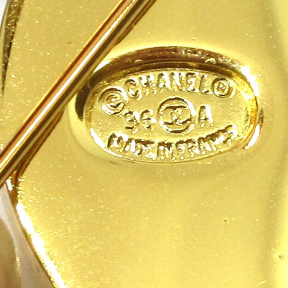 AUTHENTIC CHANEL CC Logos Turnlock Motif Brooch Pin Corsage Gold-Tone - Picture 4 of 4